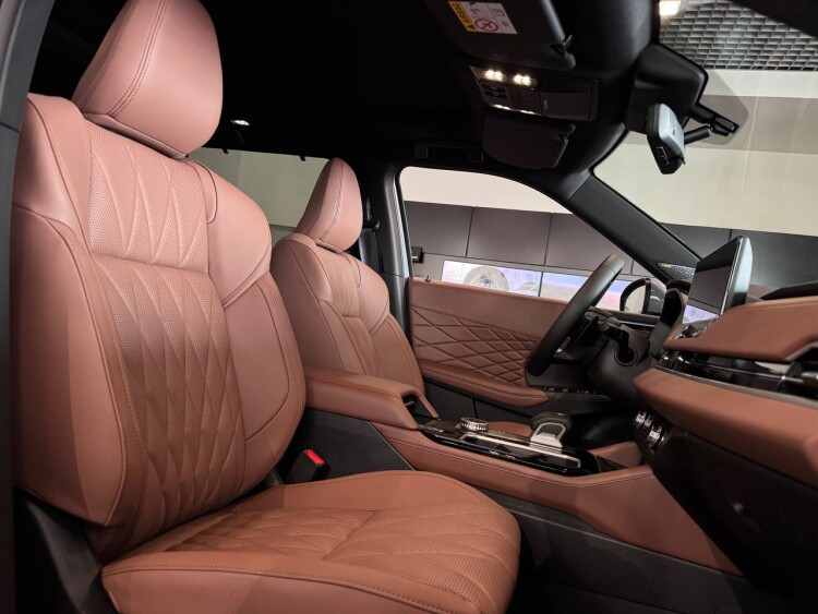 OUTLANDER ULTIMATE PLUS 2.5 CVT 4WD