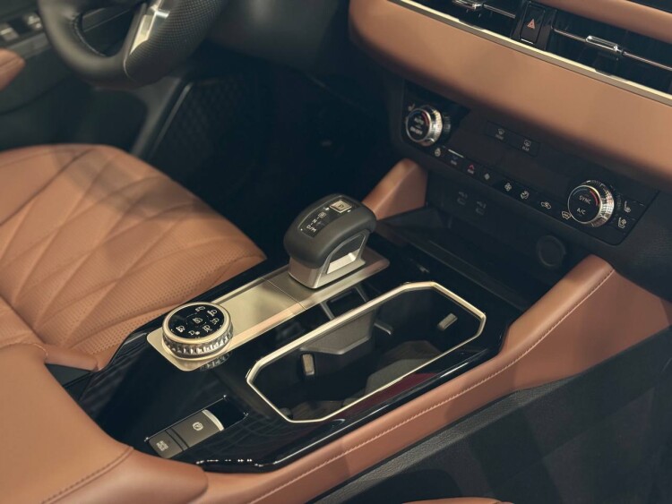 OUTLANDER ULTIMATE PLUS 2.5 CVT 4WD