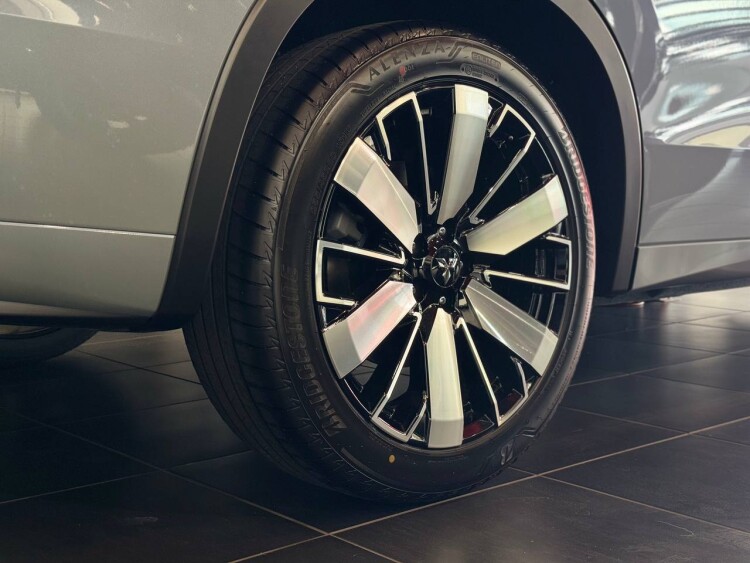 OUTLANDER ULTIMATE PLUS 2.5 CVT 4WD