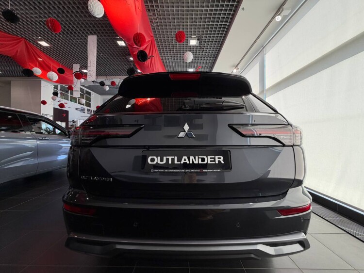 OUTLANDER ULTIMATE PLUS 2.5 CVT 4WD