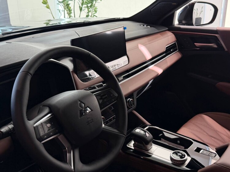 OUTLANDER ULTIMATE PLUS 2.5 CVT 4WD