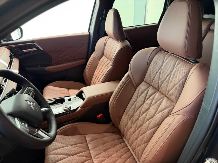 OUTLANDER ULTIMATE PLUS 2.5 CVT 4WD