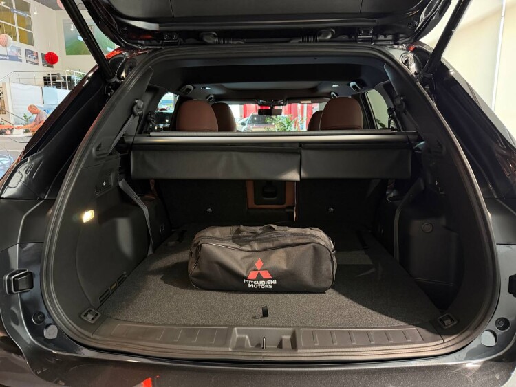 OUTLANDER ULTIMATE PLUS 2.5 CVT 4WD