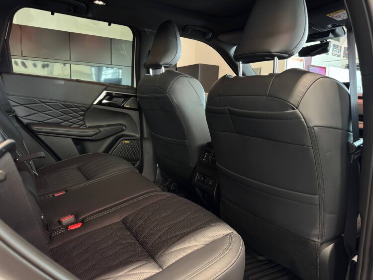 OUTLANDER ULTIMATE SAM 2.5 CVT 4WD