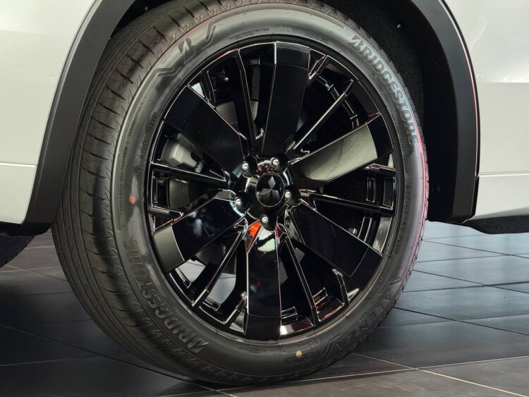 OUTLANDER ULTIMATE SAM 2.5 CVT 4WD