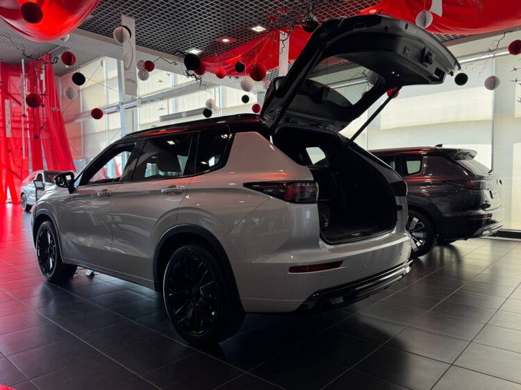 OUTLANDER ULTIMATE SAM 2.5 CVT 4WD