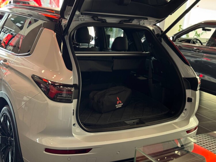 OUTLANDER ULTIMATE SAM 2.5 CVT 4WD