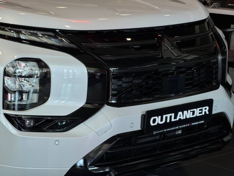 OUTLANDER ULTIMATE SAM 2.5 CVT 4WD