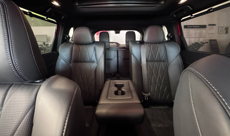 OUTLANDER ULTIMATE BLACK 2.5 CVT 4WD (червоний перламутр з чорним дахом XP2)