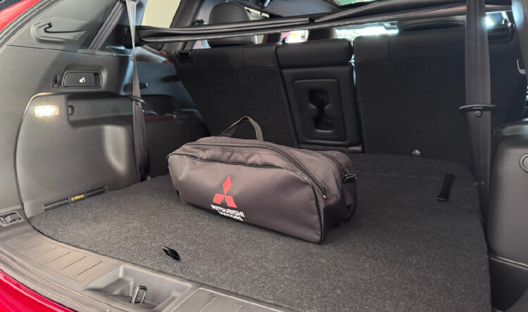 OUTLANDER ULTIMATE BLACK 2.5 CVT 4WD (червоний перламутр з чорним дахом XP2)