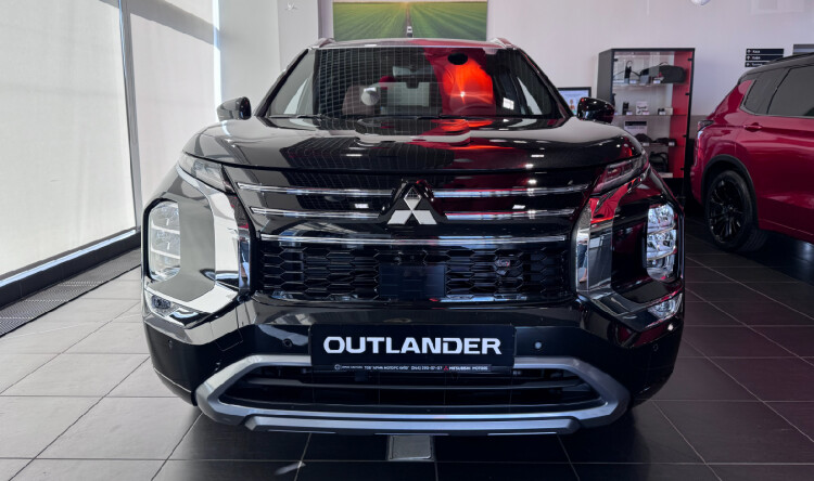 OUTLANDER ULTIMATE PLUS (чорний діамантовий перламутр зі сріблястим дахом U2X)