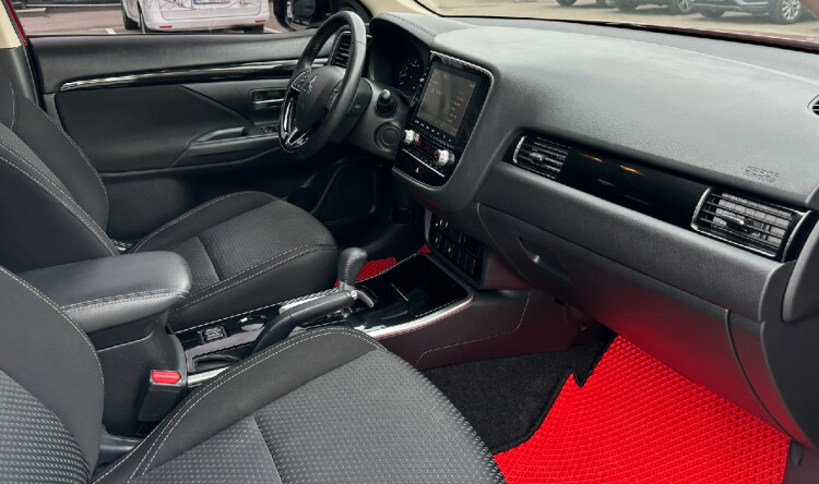 MITSUBISHI OUTLANDER INVITE CVT 2020 - III покоління (чероний)