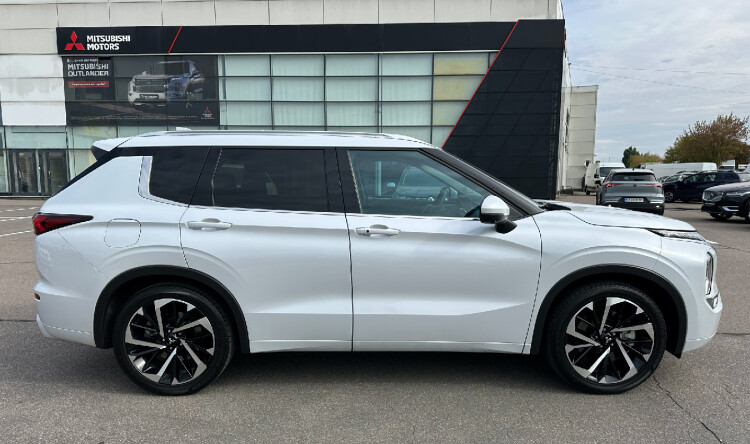MITSUBISHI OUTLANDER ULTIMATE AWD - IV покоління (білий)