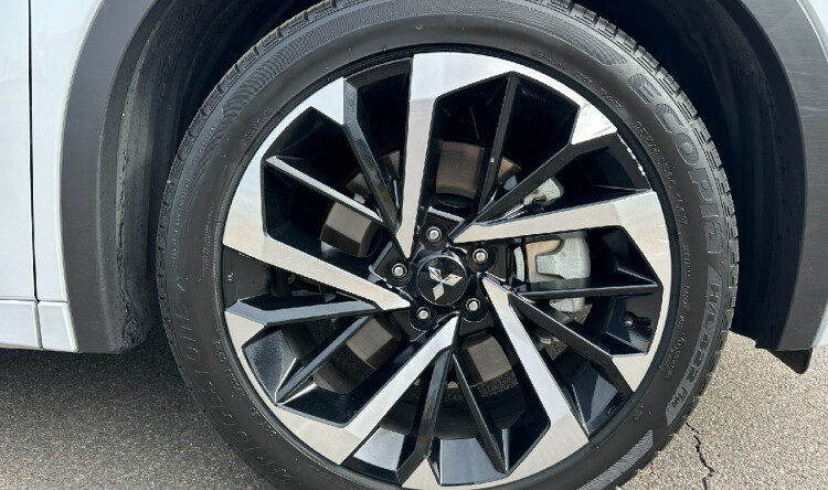 MITSUBISHI OUTLANDER ULTIMATE AWD - IV покоління (білий)