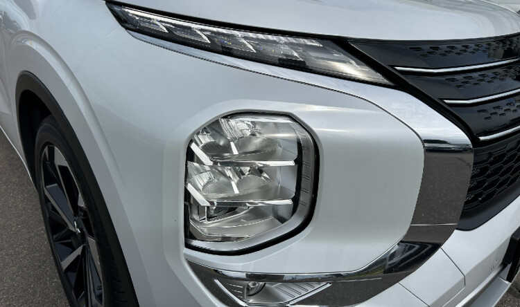 MITSUBISHI OUTLANDER ULTIMATE AWD - IV покоління (білий)