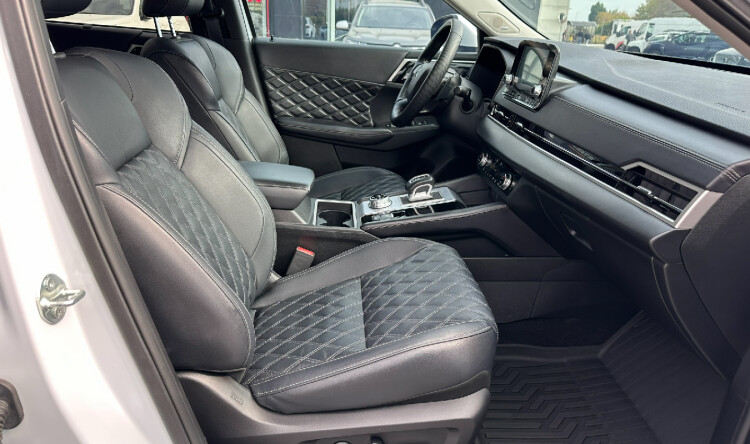 MITSUBISHI OUTLANDER ULTIMATE AWD - IV покоління (білий)