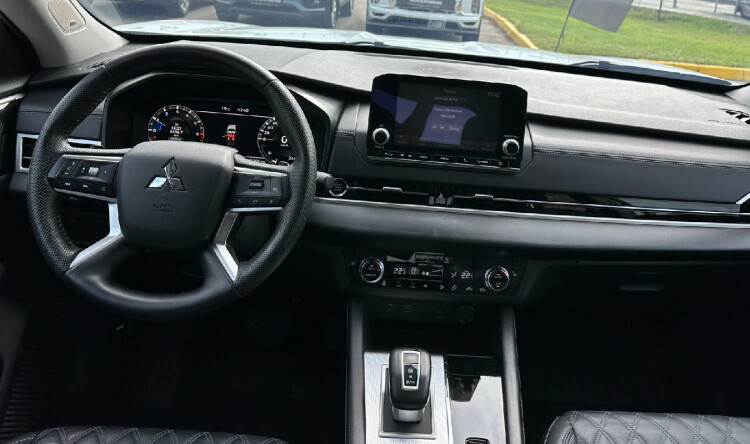 MITSUBISHI OUTLANDER ULTIMATE AWD - IV покоління (білий)