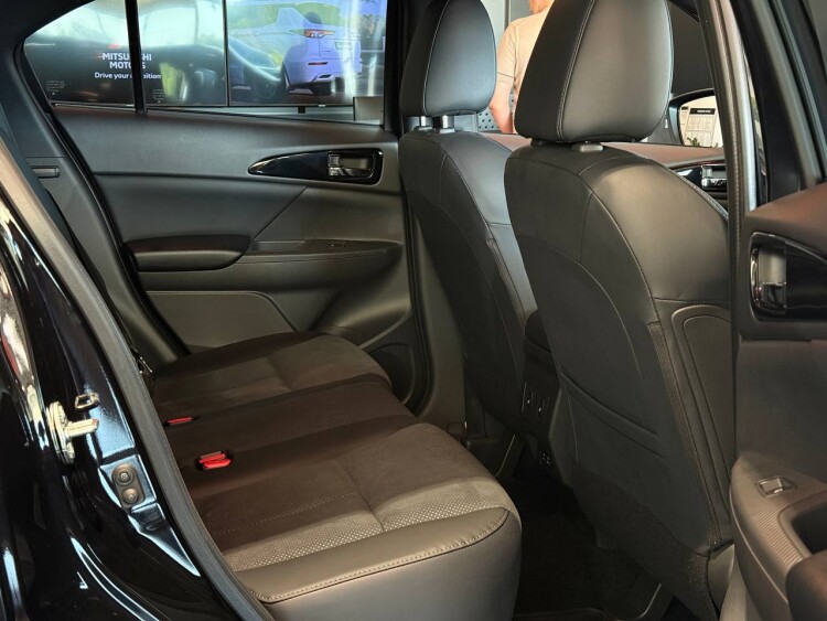 ECLIPSE CROSS INSTYLE 1.5 CVT 4WD (чорний аметисовий металік - X42)