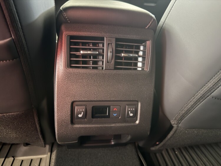 OUTLANDER ULTIMATE BLACK 2.5 CVT 4WD (Графітовий металік з чорним дахом XFU)