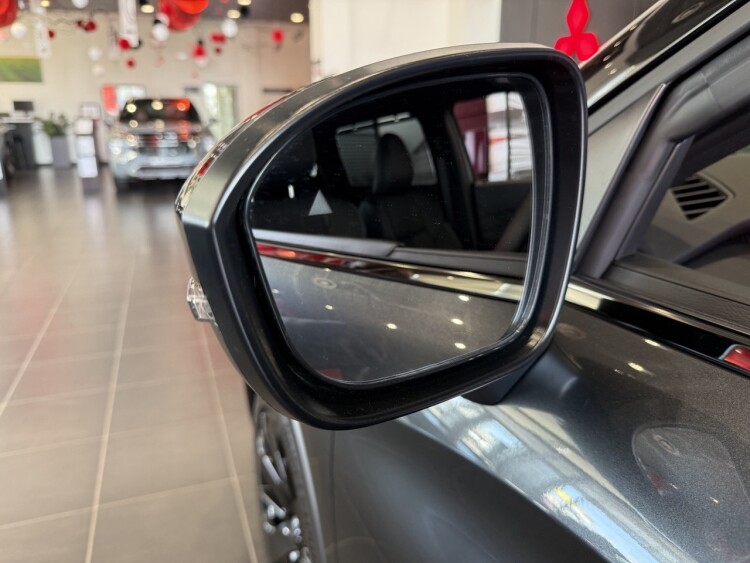 OUTLANDER ULTIMATE BLACK 2.5 CVT 4WD (Графітовий металік з чорним дахом XFU)