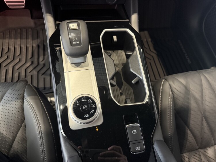 OUTLANDER ULTIMATE BLACK 2.5 CVT 4WD (Графітовий металік з чорним дахом XFU)