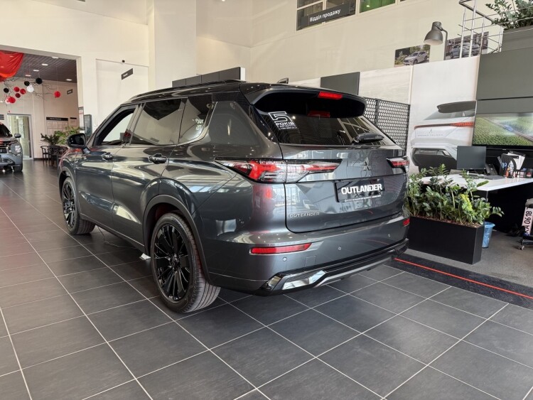 OUTLANDER ULTIMATE BLACK 2.5 CVT 4WD (Графітовий металік з чорним дахом XFU)