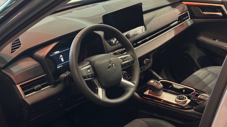 OUTLANDER INTENSE 2.5 CVT 4WD (світло сірий - U35)