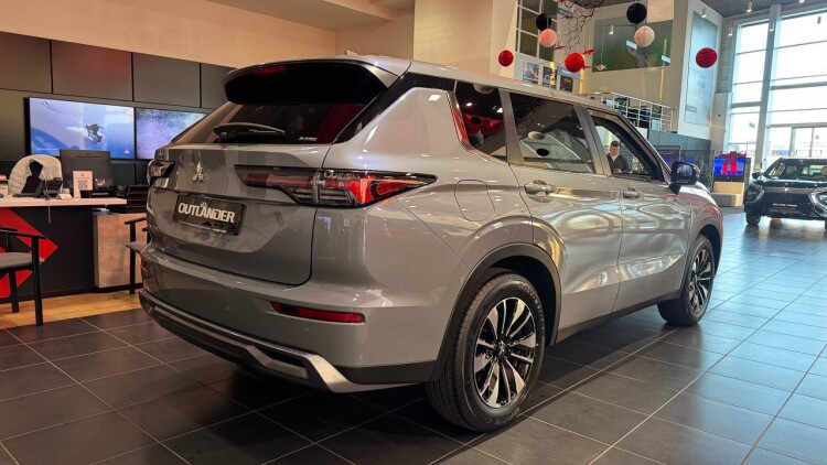 OUTLANDER INTENSE 2.5 CVT 4WD (світло сірий - U35)