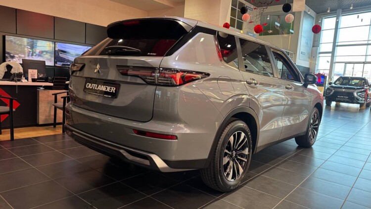 OUTLANDER INTENSE 2.5 CVT 4WD (світло сірий - U35)