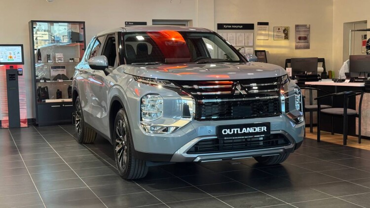 OUTLANDER INTENSE 2.5 CVT 4WD (світло сірий - U35)