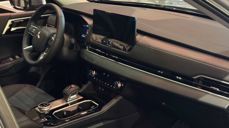 OUTLANDER INTENSE 2.5 CVT 4WD (світло сірий - U35)