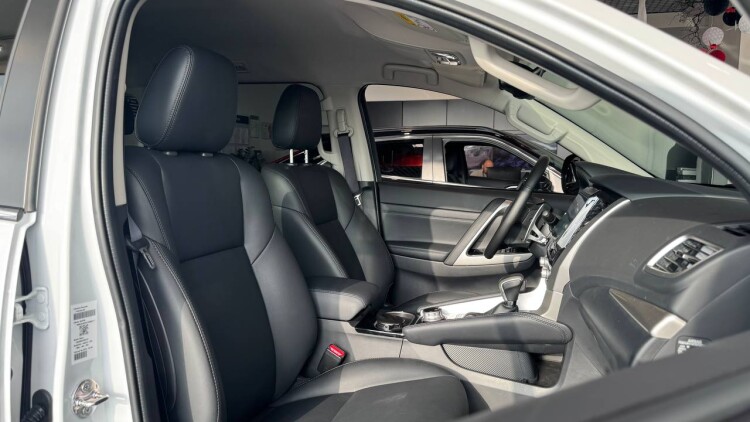 PAJERO SPORT INSTYLE 3.0 MIVEC АТ Super Select 4WD-II (Білий діамантовий перламутр W85)