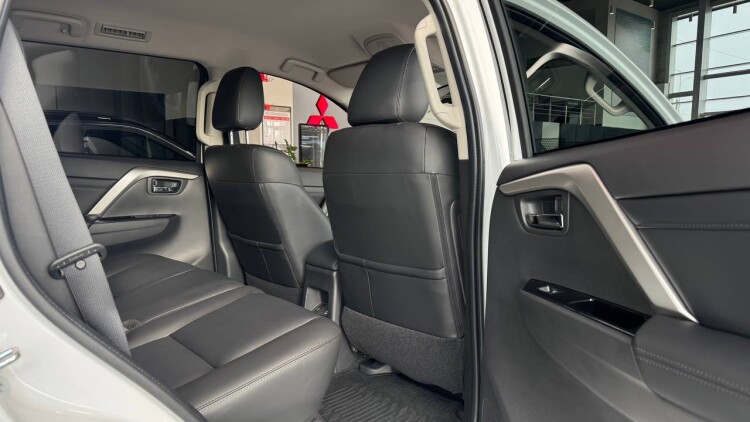 PAJERO SPORT INSTYLE 3.0 MIVEC АТ Super Select 4WD-II (Білий діамантовий перламутр W85)