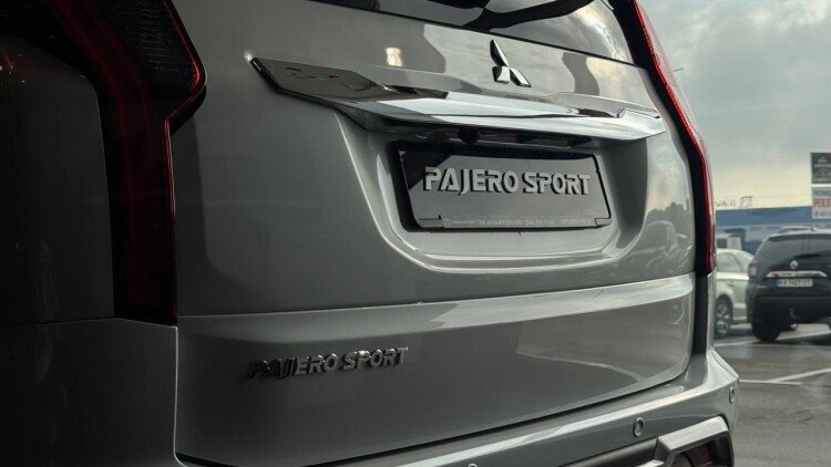 PAJERO SPORT INSTYLE 3.0 MIVEC АТ Super Select 4WD-II (Білий діамантовий перламутр W85)