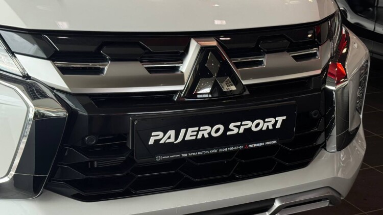 PAJERO SPORT INSTYLE 3.0 MIVEC АТ Super Select 4WD-II (Білий діамантовий перламутр W85)