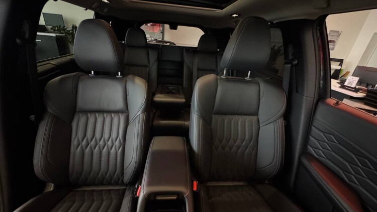 OUTLANDER ULTIMATE 2.5 CVT 4WD (чорний діамантовий перламутр X47)