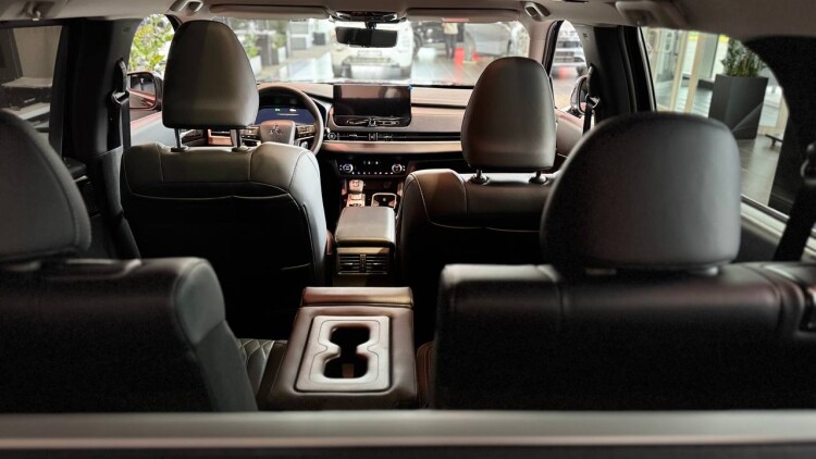 OUTLANDER ULTIMATE 2.5 CVT 4WD (чорний діамантовий перламутр X47)