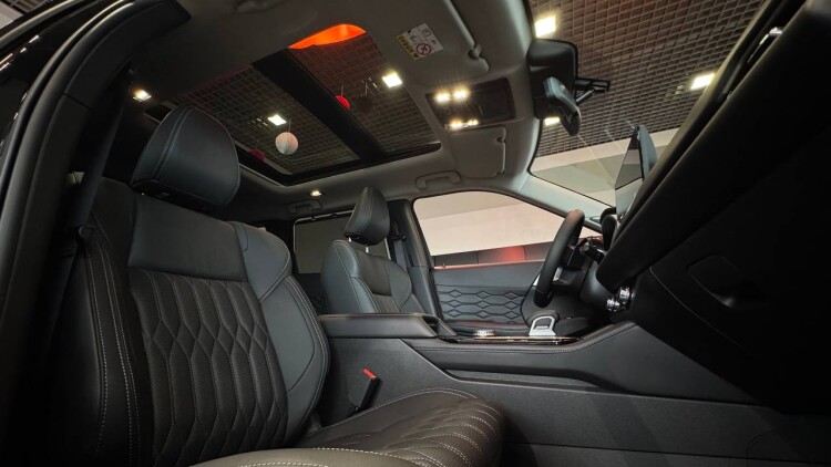 OUTLANDER ULTIMATE 2.5 CVT 4WD (чорний діамантовий перламутр X47)