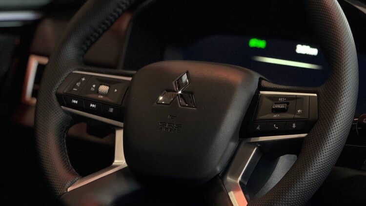 OUTLANDER ULTIMATE 2.5 CVT 4WD (чорний діамантовий перламутр X47)