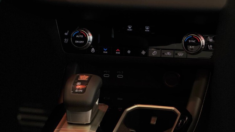 OUTLANDER ULTIMATE 2.5 CVT 4WD (чорний діамантовий перламутр X47)