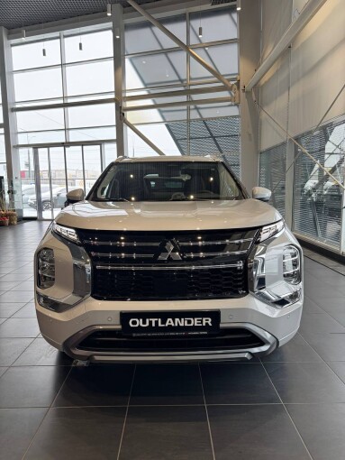 OUTLANDER ULTIMATE 2.5 CVT 4WD