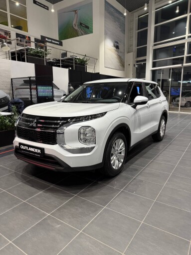 OUTLANDER BUSINESS 2.5 CVT 2WD