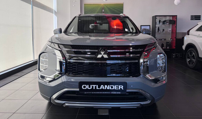 OUTLANDER ULTIMATE 2.5 CVT 4WD (сірий місячний металік - U35)