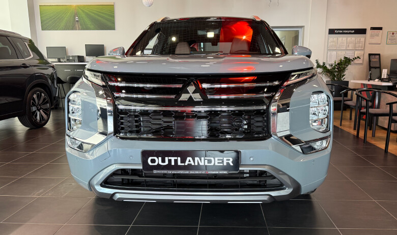 OUTLANDER ULTIMATE PLUS (сірий місячний металік з чорним дахом XGU)