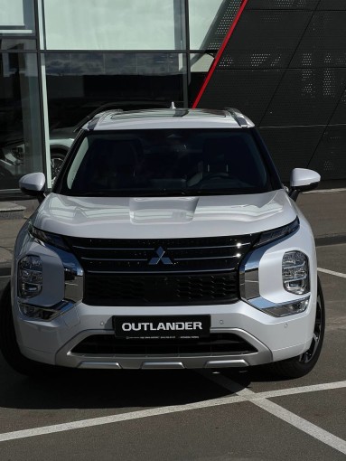 Новий OUTLANDER ULTIMATE 2.5 CVT 4WD